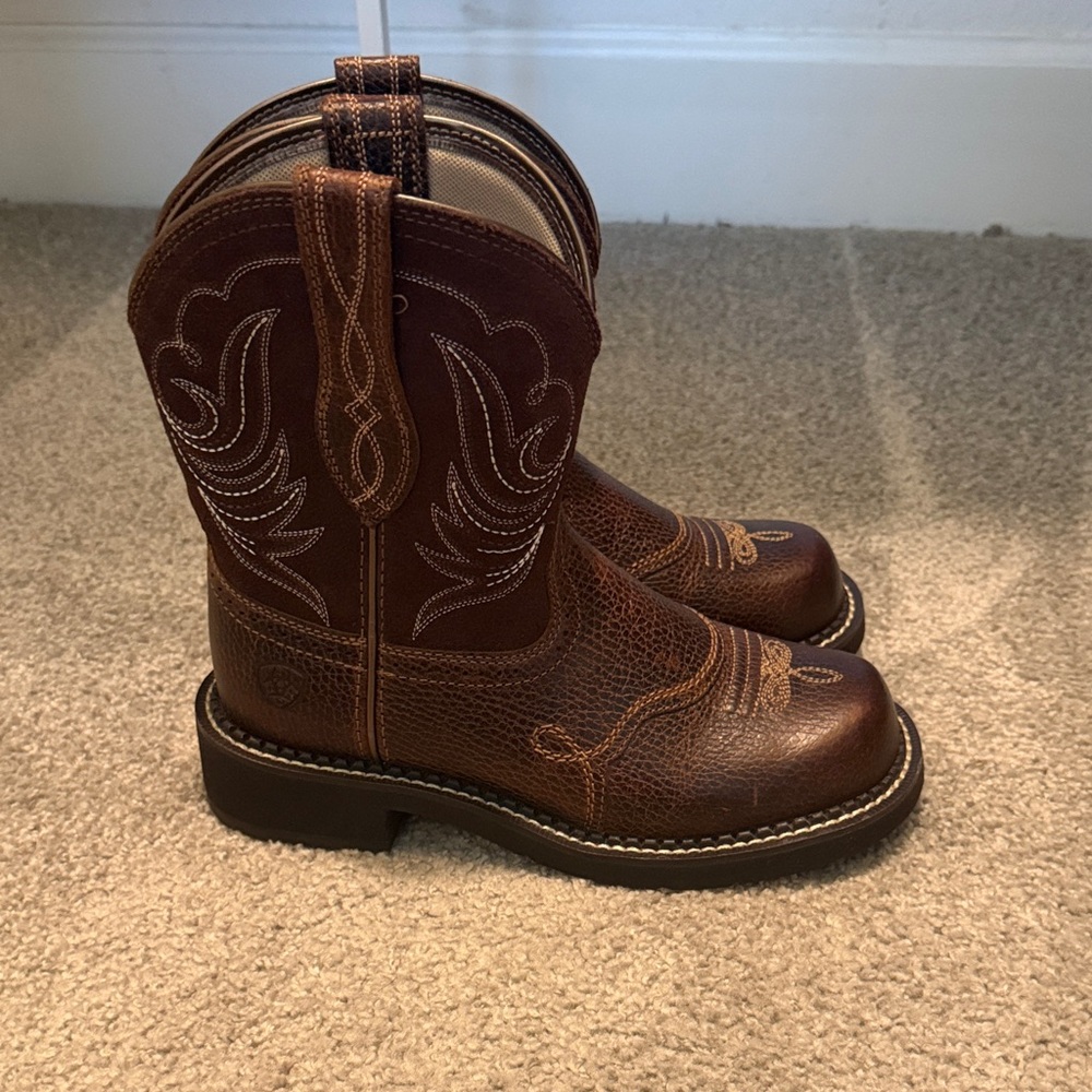 Ariat Boots Women’s size 6c (6 wide)